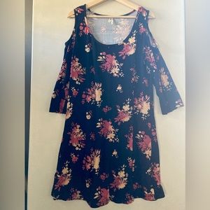Cute cutout shoulder dress